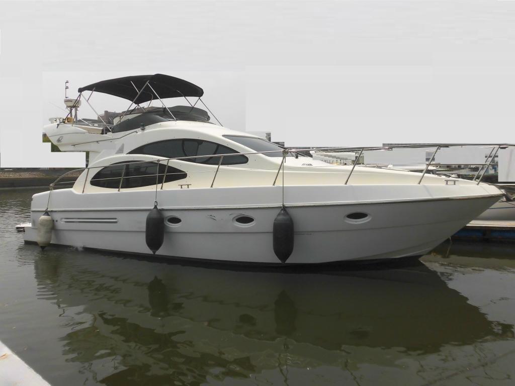 banner_087527-azimut-yachts-42