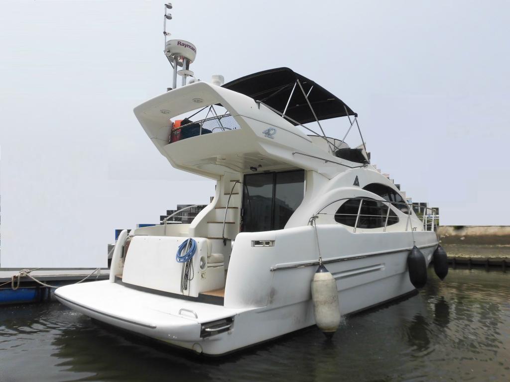 banner_087527-azimut-yachts-42