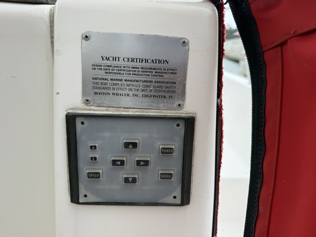 banner_087997-boston-whaler-280-outrage