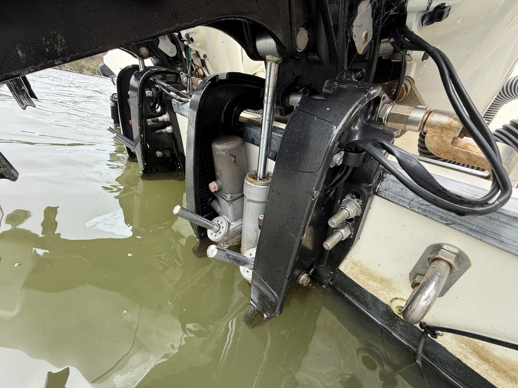 banner_087997-boston-whaler-280-outrage