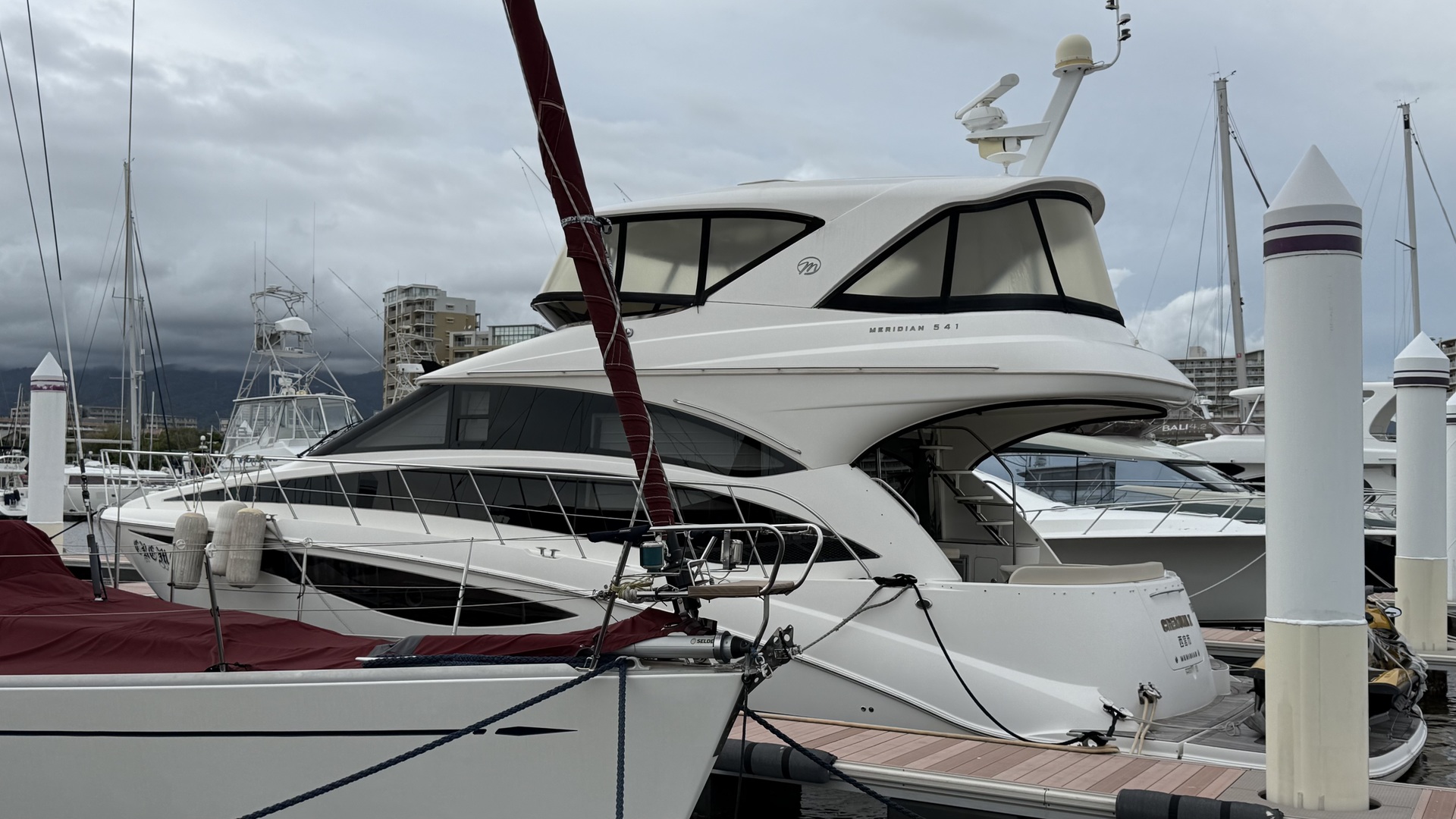 banner_088361-meridian-yachts-541-sedan