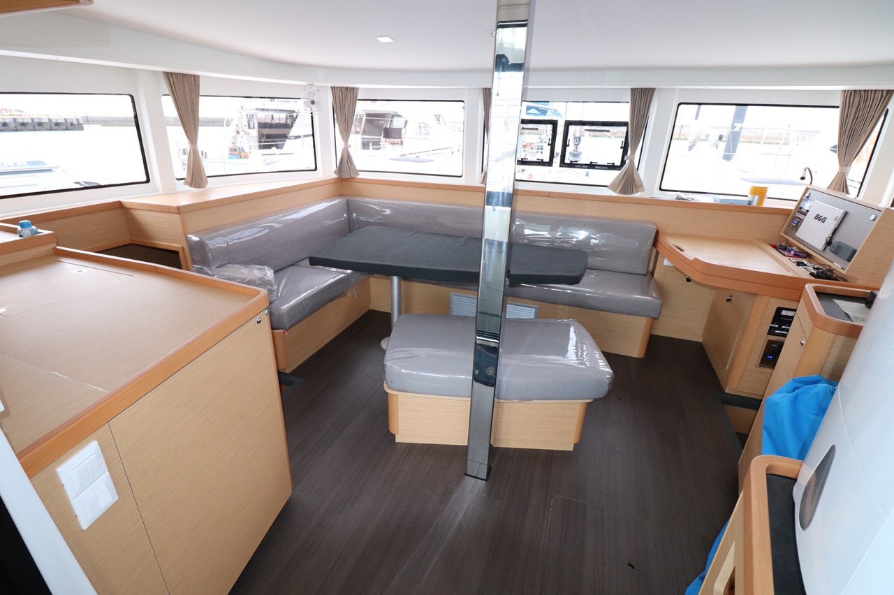 banner_088428-lagoon-42-catamaran