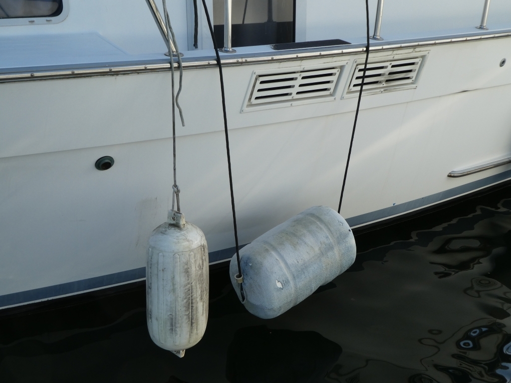 banner_089235-tollycraft-48-cockpit-motor-yacht