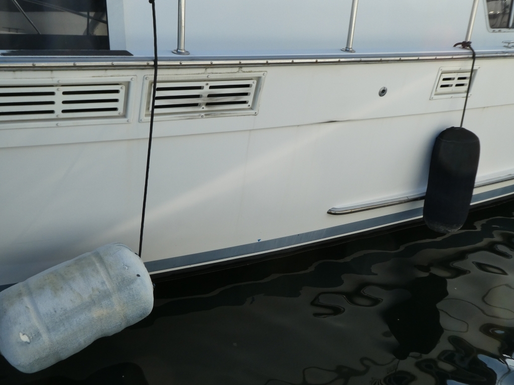 banner_089235-tollycraft-48-cockpit-motor-yacht