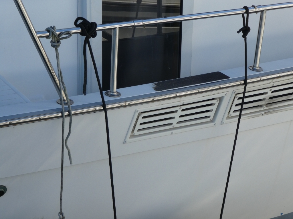 banner_089235-tollycraft-48-cockpit-motor-yacht