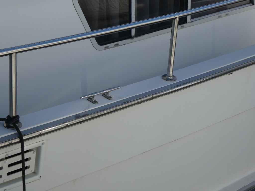 banner_089235-tollycraft-48-cockpit-motor-yacht