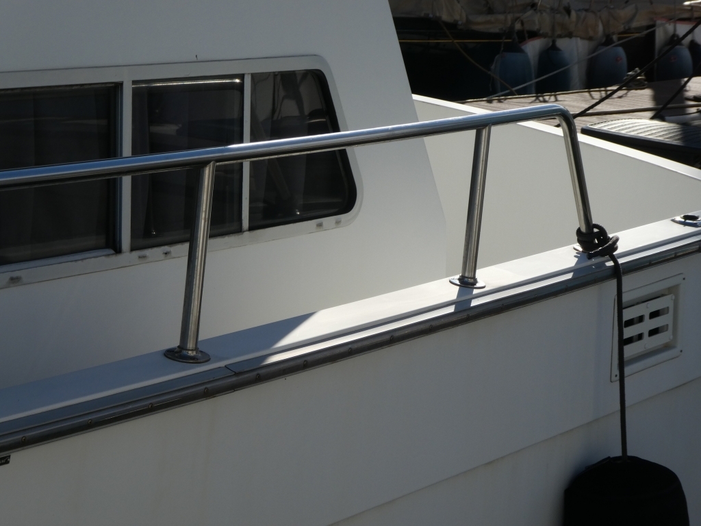 banner_089235-tollycraft-48-cockpit-motor-yacht
