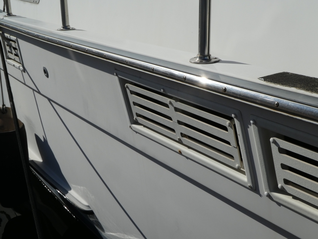 banner_089235-tollycraft-48-cockpit-motor-yacht