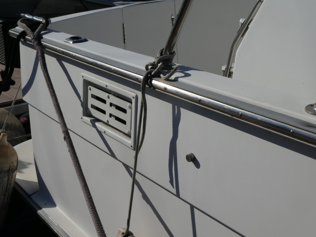 banner_089235-tollycraft-48-cockpit-motor-yacht