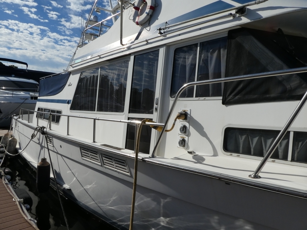banner_089235-tollycraft-48-cockpit-motor-yacht