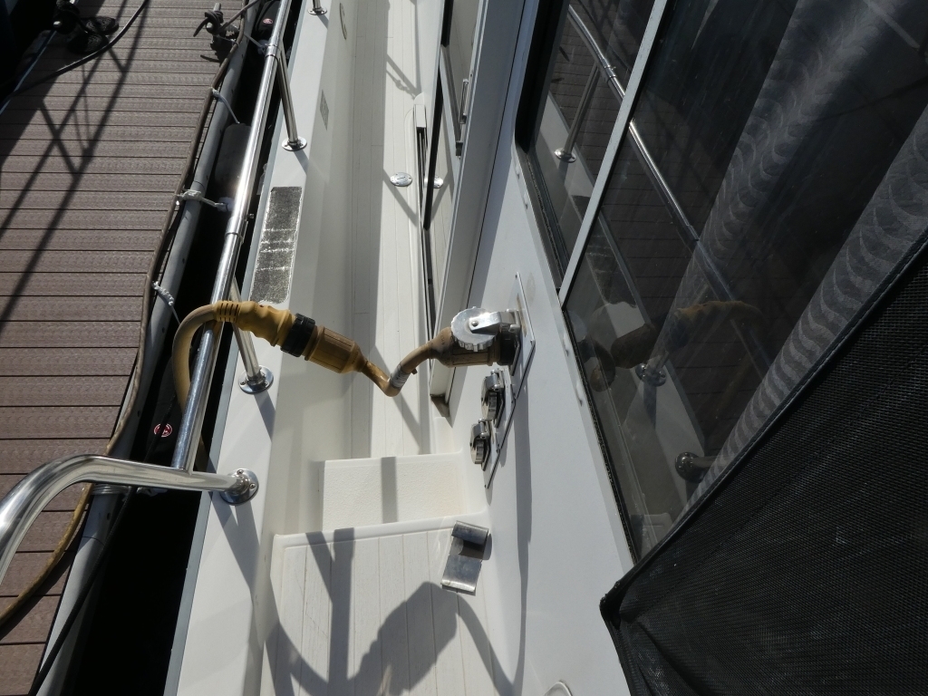banner_089235-tollycraft-48-cockpit-motor-yacht