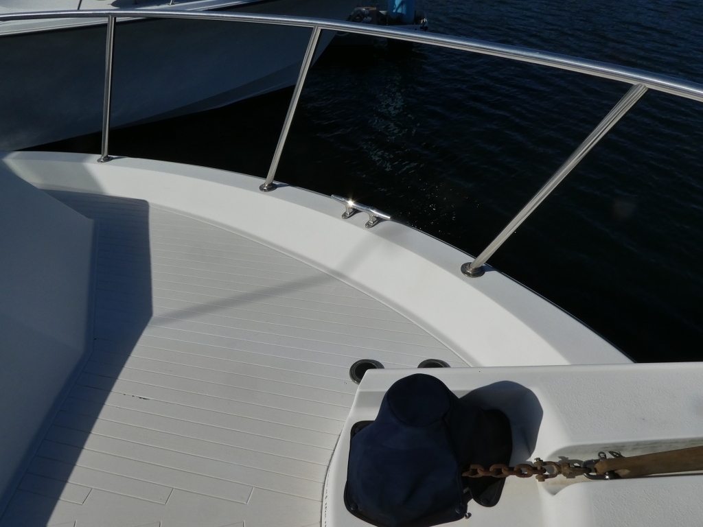 banner_089235-tollycraft-48-cockpit-motor-yacht