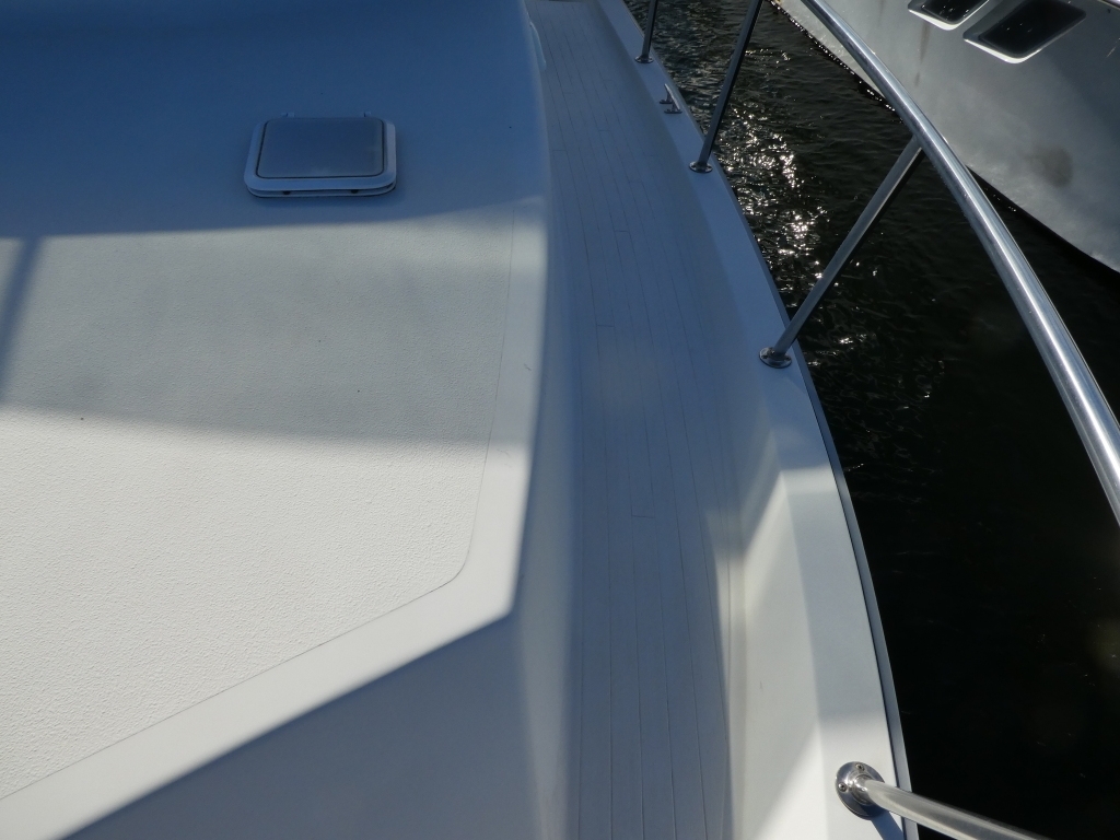 banner_089235-tollycraft-48-cockpit-motor-yacht