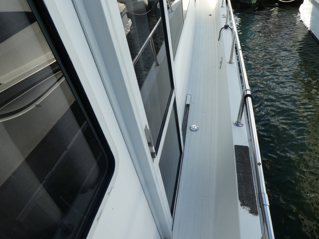 banner_089235-tollycraft-48-cockpit-motor-yacht