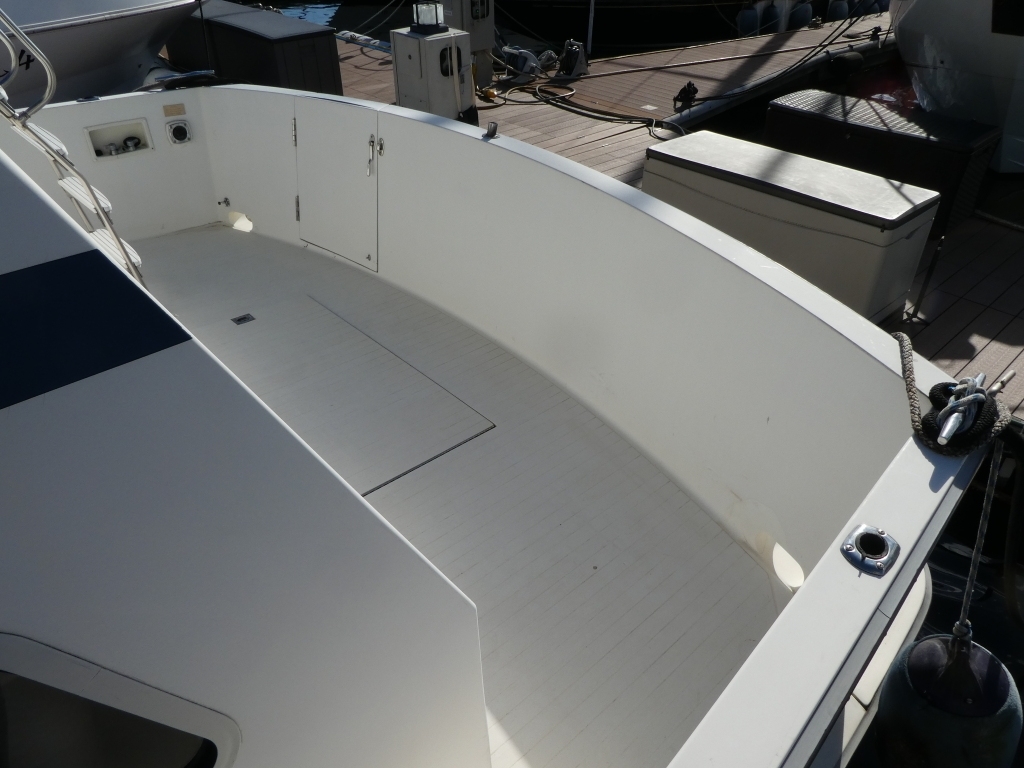 banner_089235-tollycraft-48-cockpit-motor-yacht