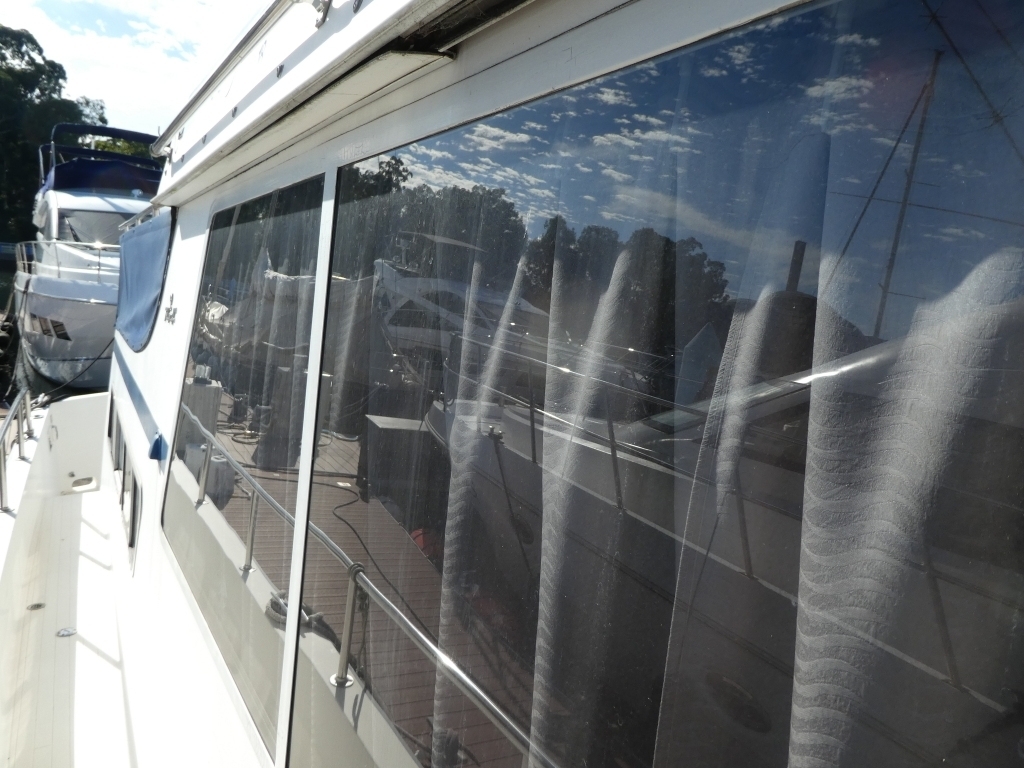 banner_089235-tollycraft-48-cockpit-motor-yacht