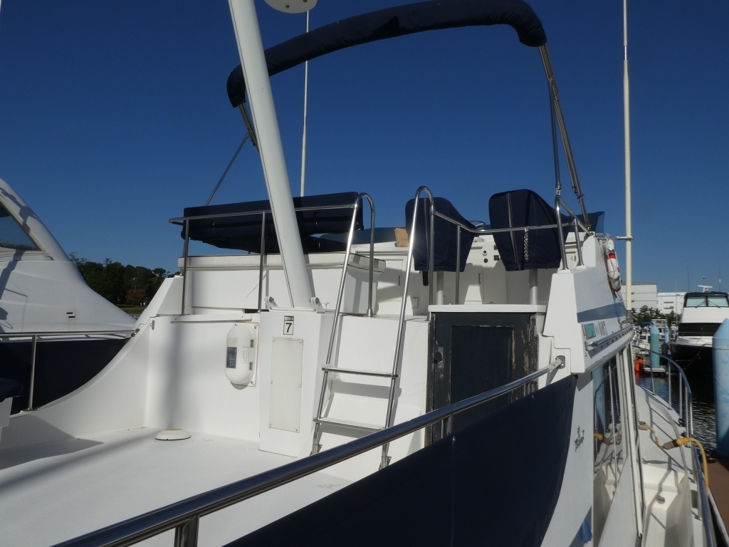 banner_089235-tollycraft-48-cockpit-motor-yacht