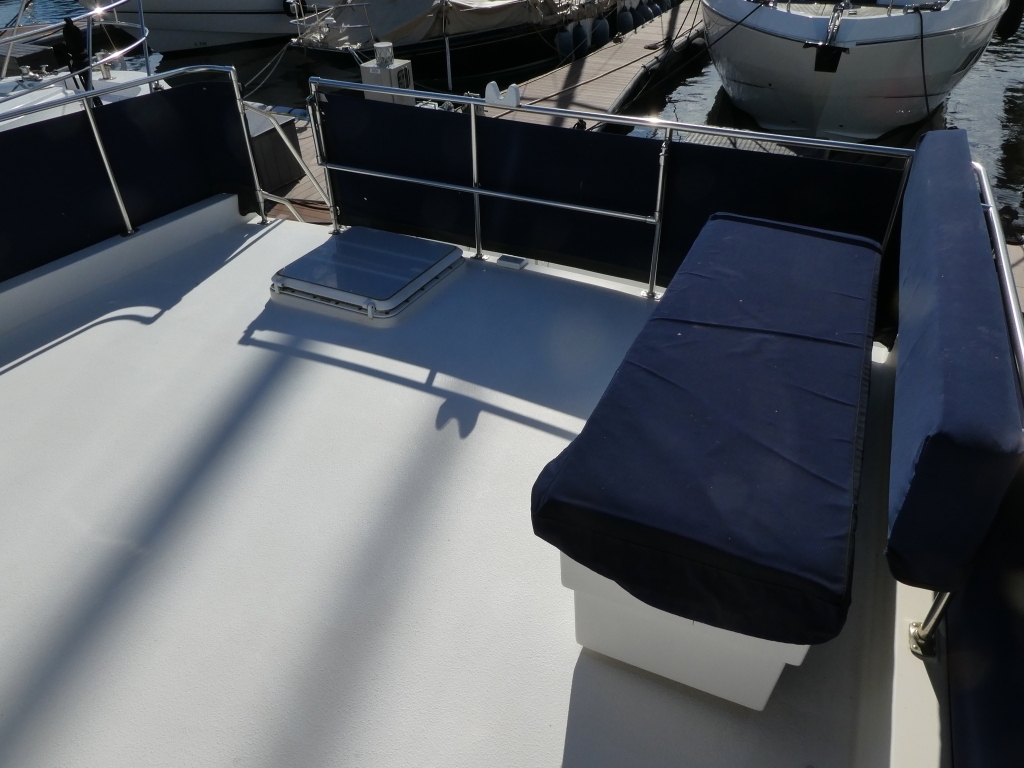 banner_089235-tollycraft-48-cockpit-motor-yacht