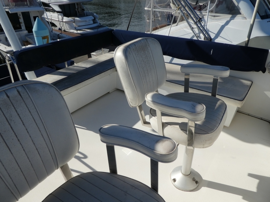 banner_089235-tollycraft-48-cockpit-motor-yacht