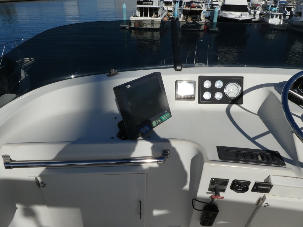 banner_089235-tollycraft-48-cockpit-motor-yacht