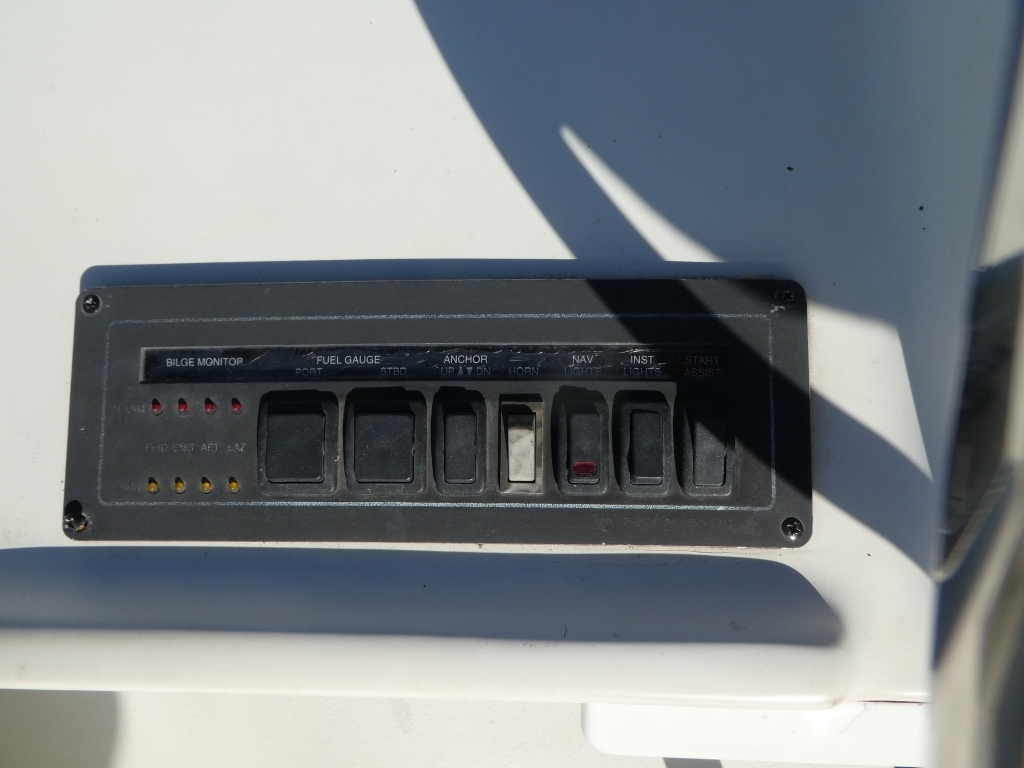 banner_089235-tollycraft-48-cockpit-motor-yacht
