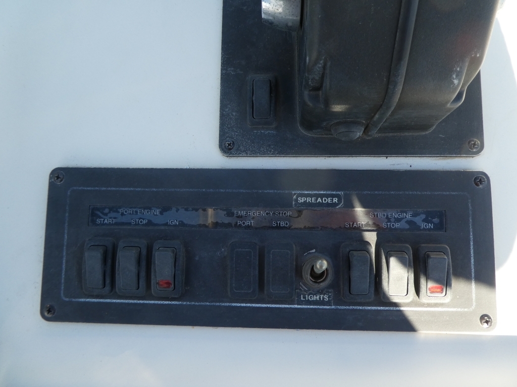 banner_089235-tollycraft-48-cockpit-motor-yacht