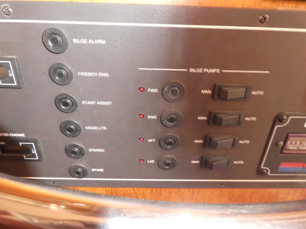 banner_089235-tollycraft-48-cockpit-motor-yacht
