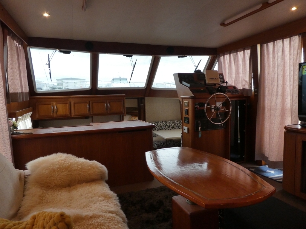 banner_089235-tollycraft-48-cockpit-motor-yacht