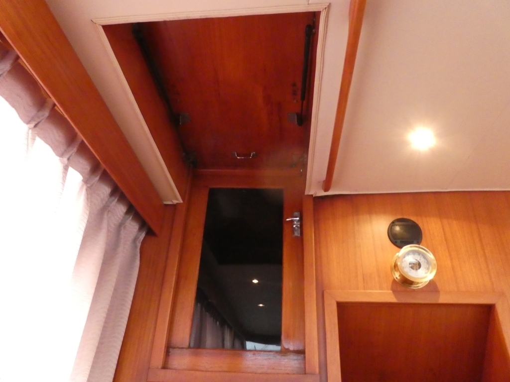 banner_089235-tollycraft-48-cockpit-motor-yacht