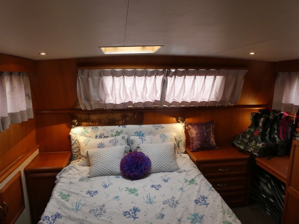 banner_089235-tollycraft-48-cockpit-motor-yacht