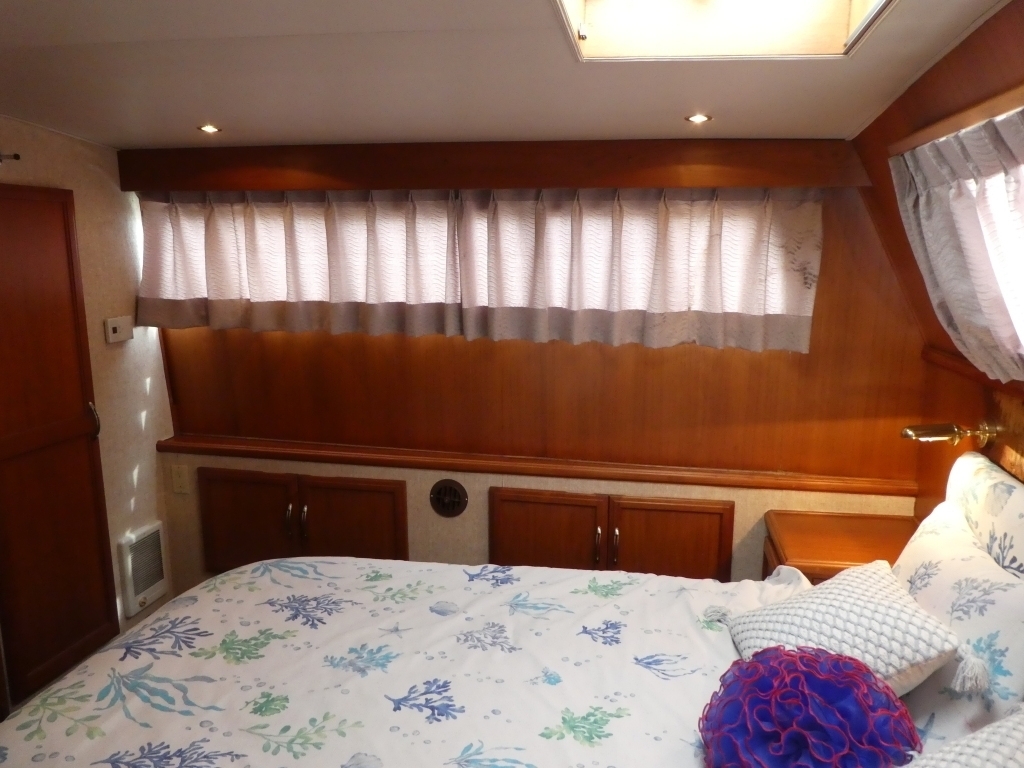 banner_089235-tollycraft-48-cockpit-motor-yacht