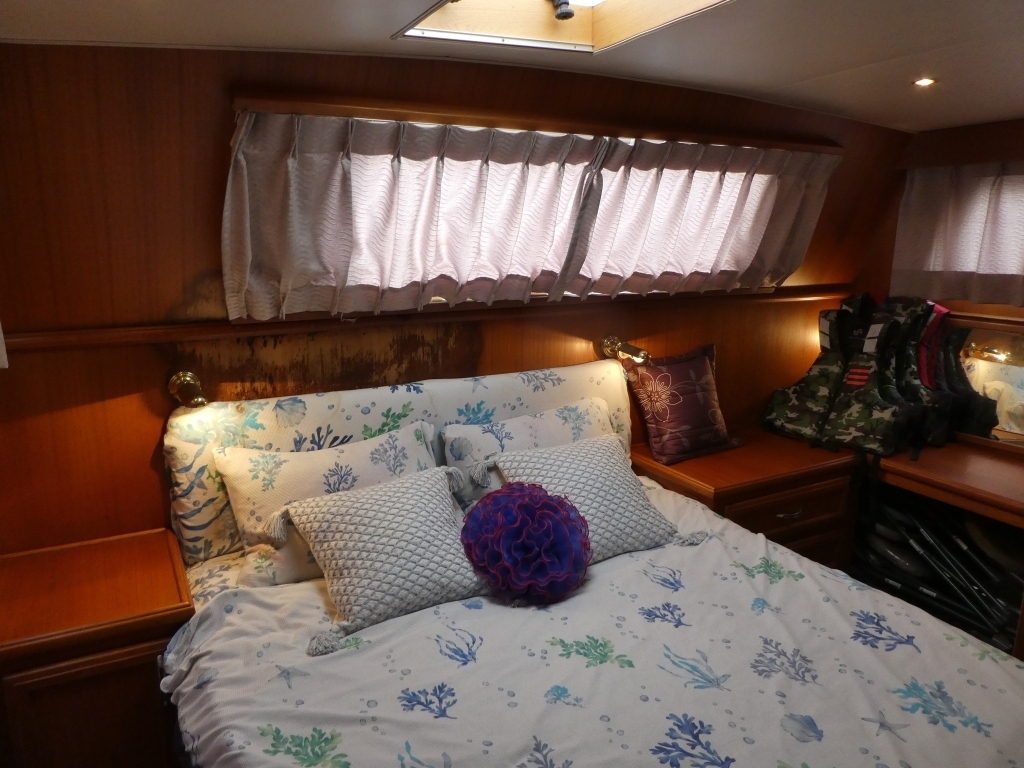 banner_089235-tollycraft-48-cockpit-motor-yacht