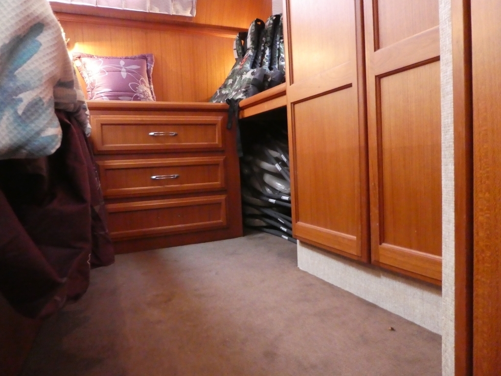 banner_089235-tollycraft-48-cockpit-motor-yacht