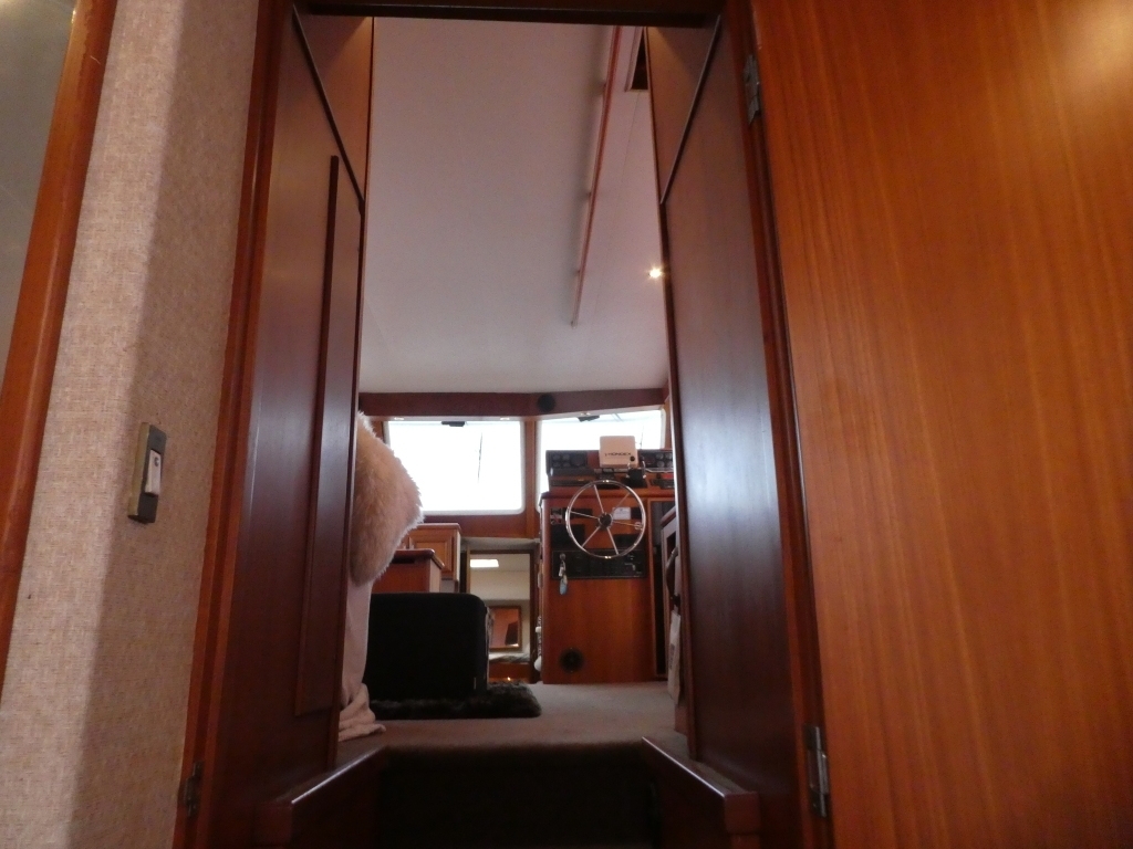 banner_089235-tollycraft-48-cockpit-motor-yacht