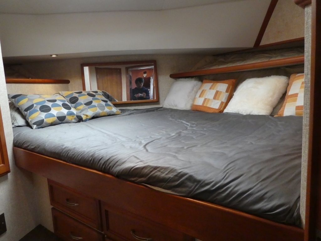 banner_089235-tollycraft-48-cockpit-motor-yacht