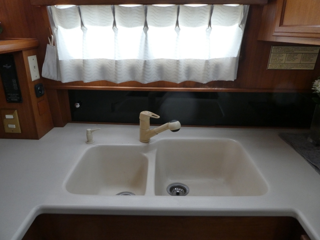 banner_089235-tollycraft-48-cockpit-motor-yacht