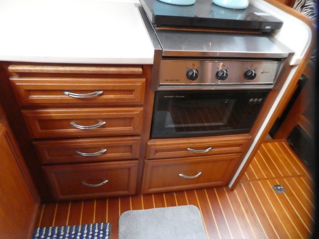 banner_089235-tollycraft-48-cockpit-motor-yacht