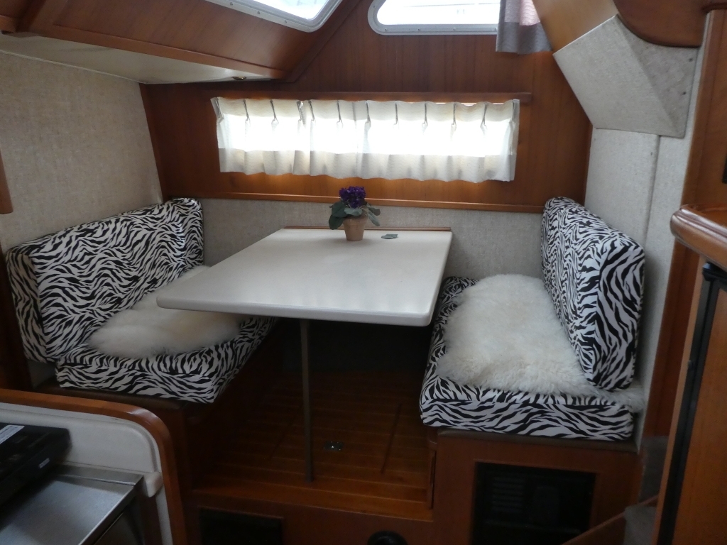 banner_089235-tollycraft-48-cockpit-motor-yacht