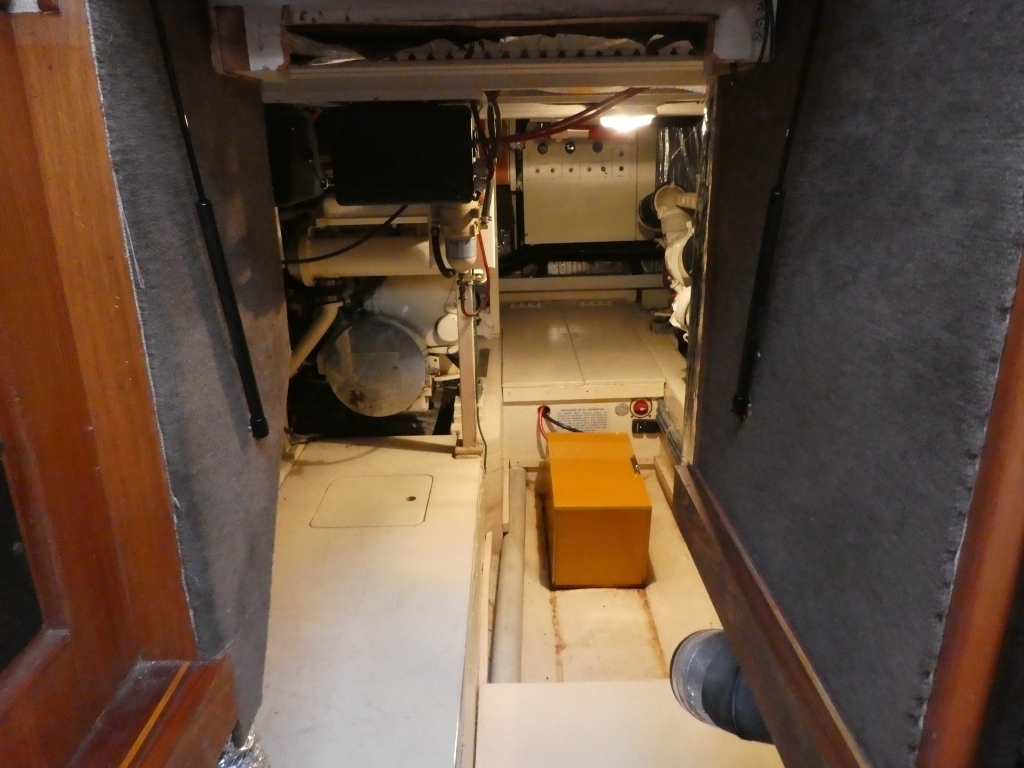 banner_089235-tollycraft-48-cockpit-motor-yacht