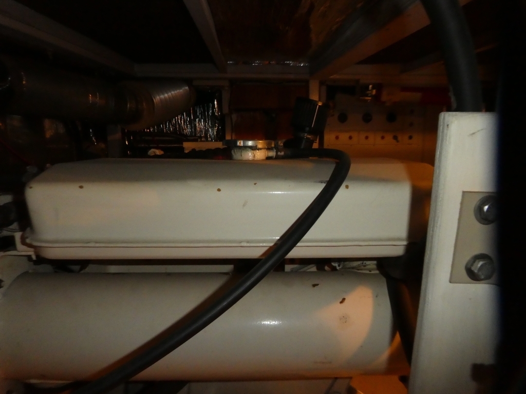 banner_089235-tollycraft-48-cockpit-motor-yacht
