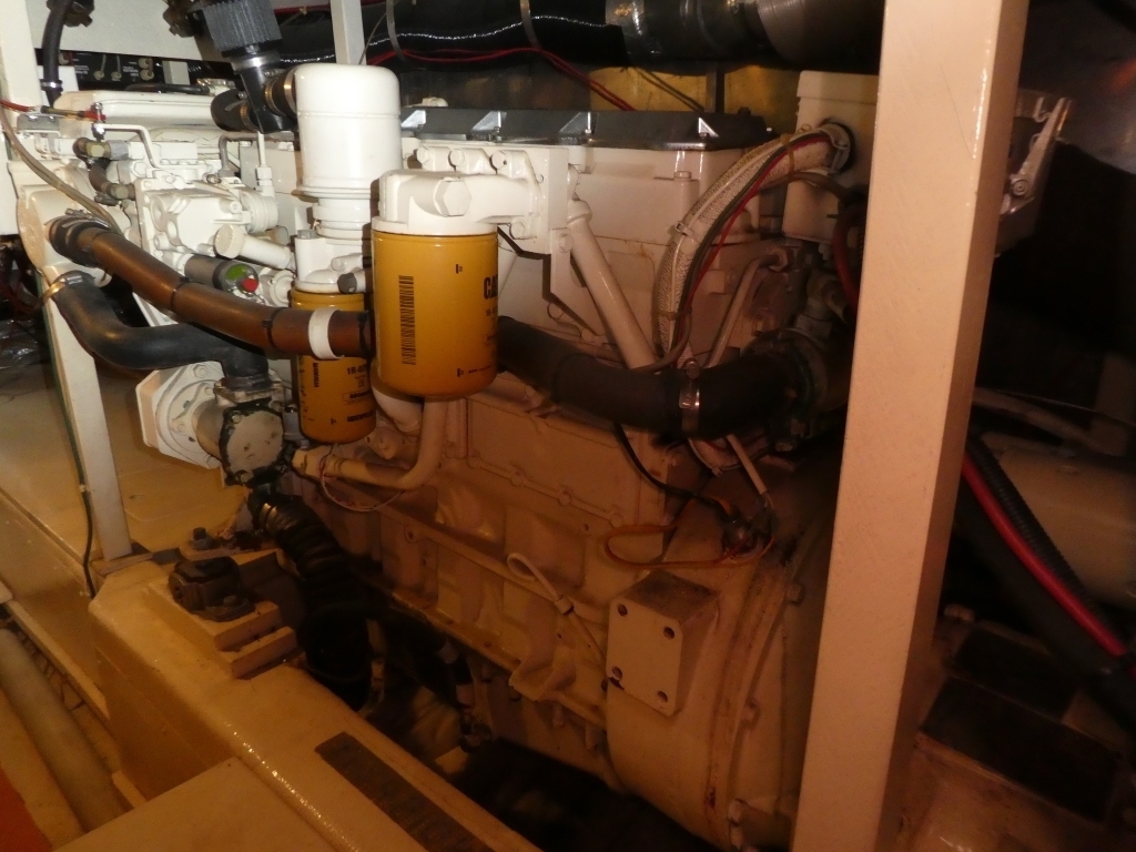 banner_089235-tollycraft-48-cockpit-motor-yacht
