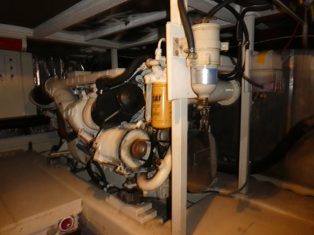 banner_089235-tollycraft-48-cockpit-motor-yacht