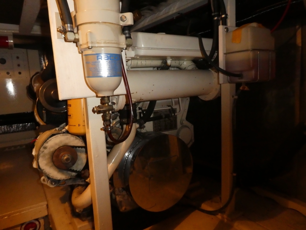 banner_089235-tollycraft-48-cockpit-motor-yacht