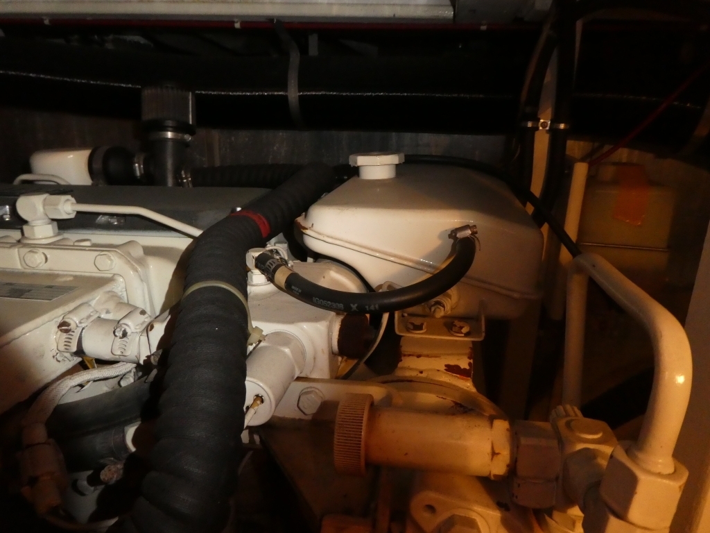 banner_089235-tollycraft-48-cockpit-motor-yacht