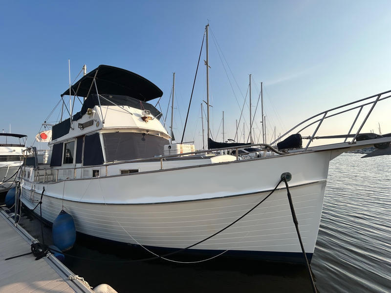 banner_089927-grand-banks-42-motoryacht