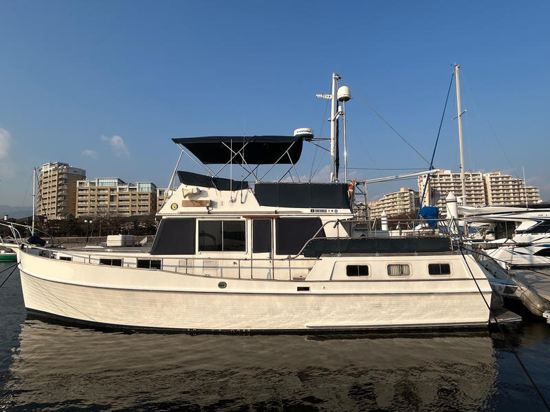 banner_089927-grand-banks-42-motoryacht