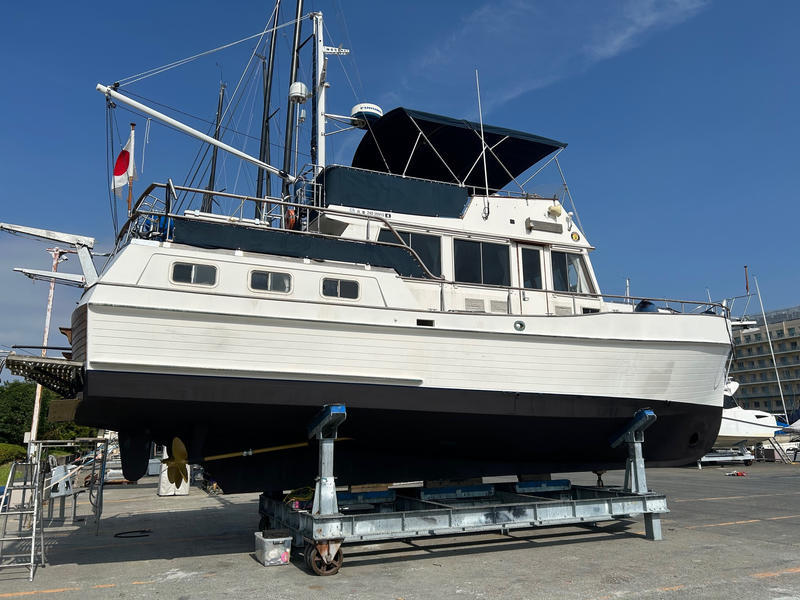 banner_089927-grand-banks-42-motoryacht
