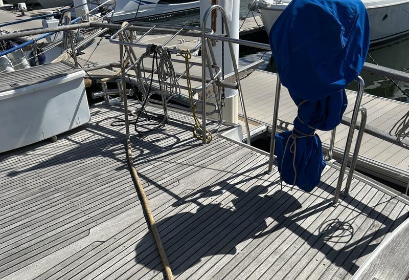 banner_089927-grand-banks-42-motoryacht