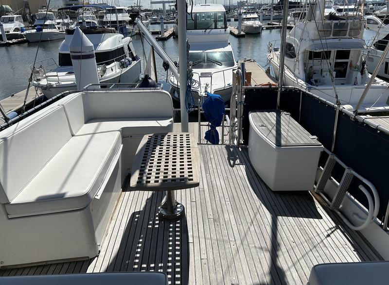 banner_089927-grand-banks-42-motoryacht