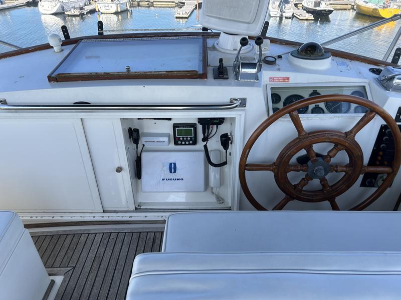 banner_089927-grand-banks-42-motoryacht